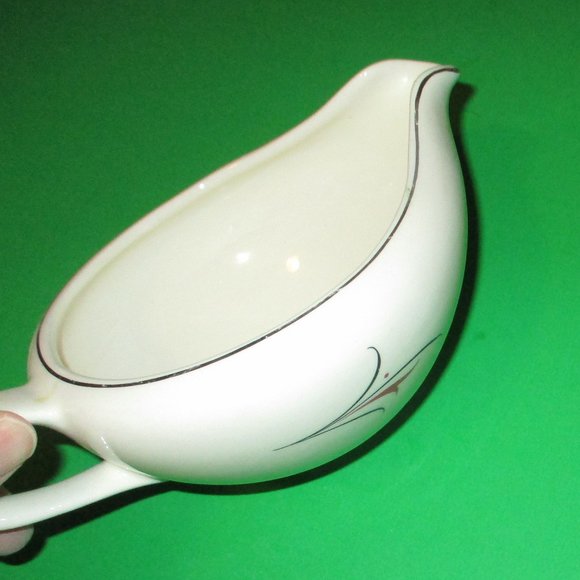 Serenade Dinnerware Gravy Boat Made in USA Eggshell Porcelain Tableware Holiday - Picture 10 of 11